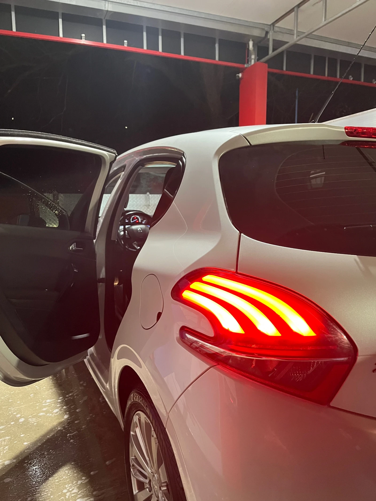 Peugeot 208  - изображение 7