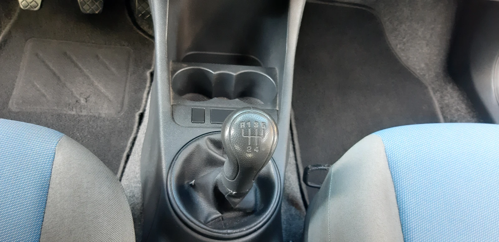 Skoda Fabia, снимка 15 - Автомобили и джипове - 54295343