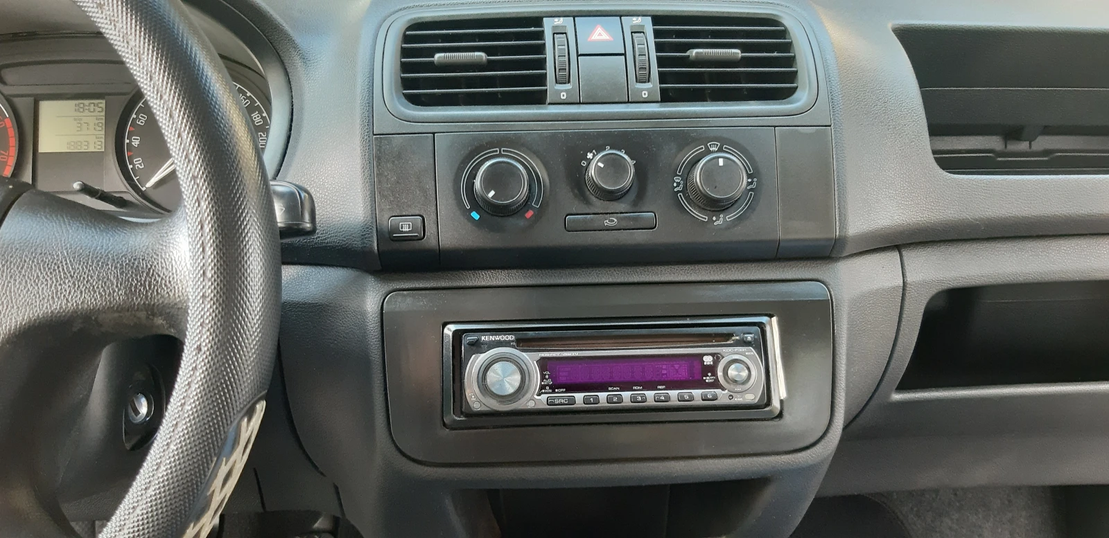 Skoda Fabia, снимка 13 - Автомобили и джипове - 54295343