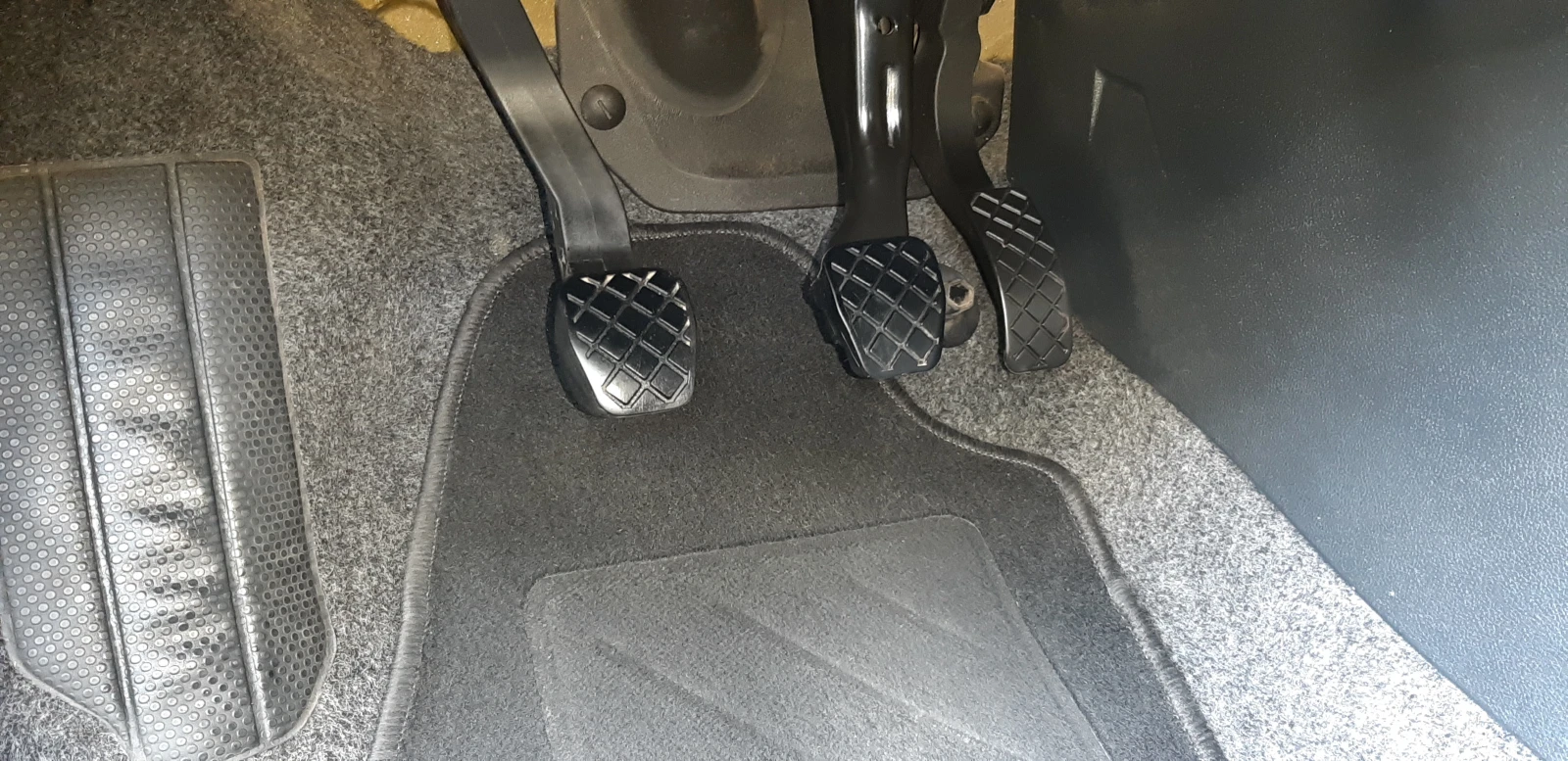 Skoda Fabia, снимка 14 - Автомобили и джипове - 54295343