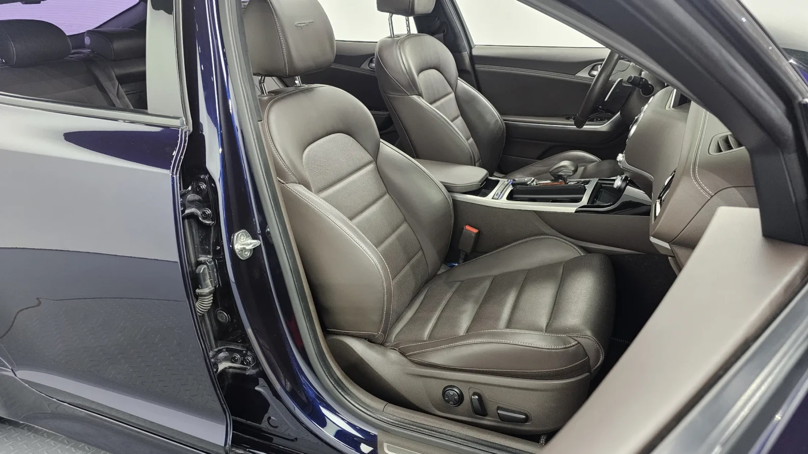 Kia Stinger 3.3 Turbo 2WD, снимка 12 - Автомобили и джипове - 54753289