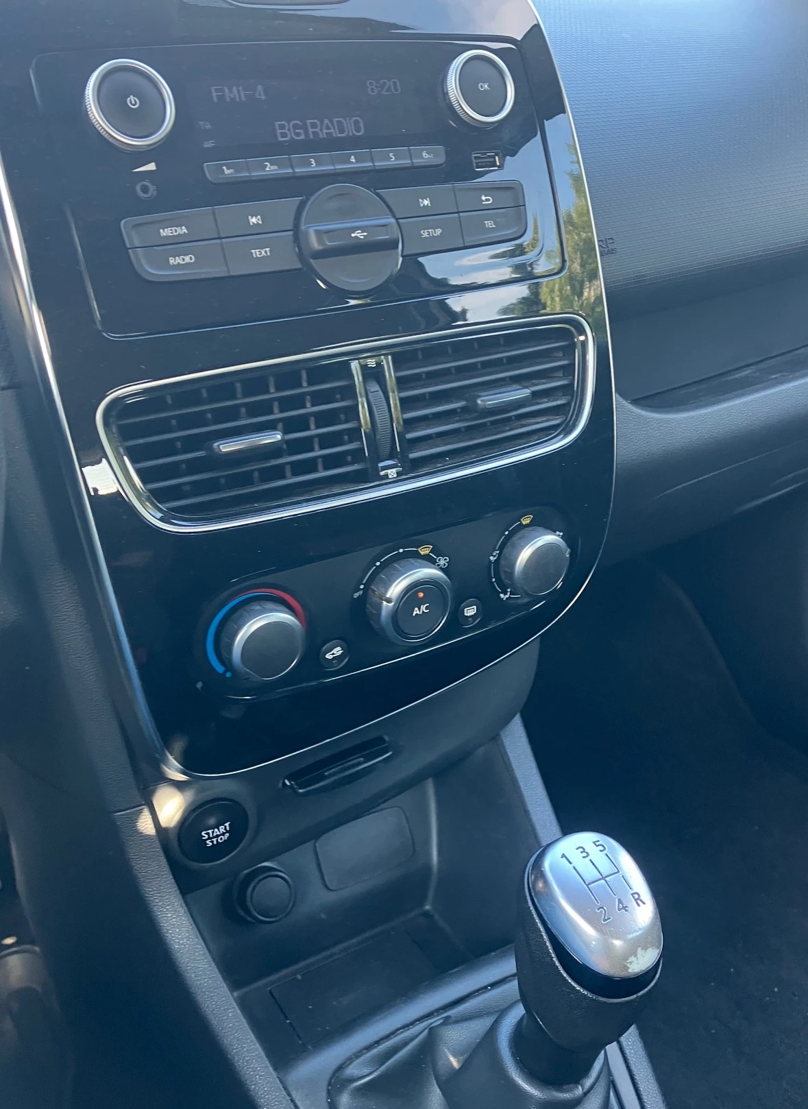 Renault Clio 1.0, снимка 6 - Автомобили и джипове - 54790378