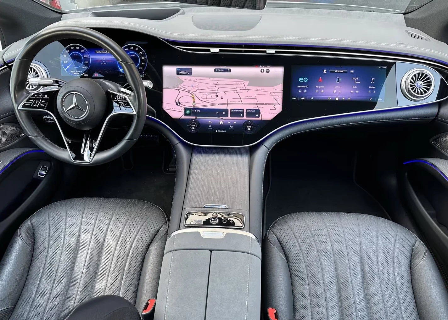 Mercedes-Benz EQS 580/360HP/4M/HYPER SCREEN/AMG/PANO/NIGHT/360/729z, снимка 10 - Автомобили и джипове - 55586699