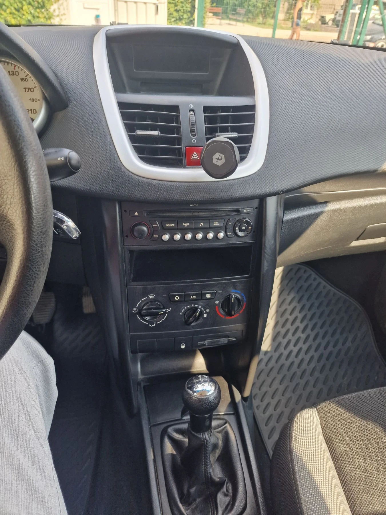 Peugeot 207 1.4 HDI , снимка 11 - Автомобили и джипове - 55613160