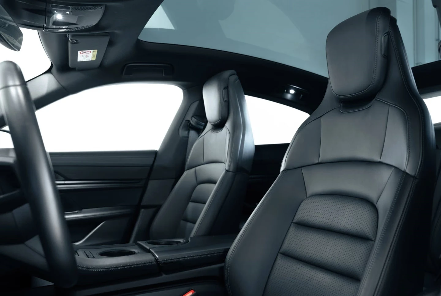 Porsche Taycan 4S/571HP/PLUS/ACC/HUD/PANO/360/KLESS/843z, снимка 10 - Автомобили и джипове - 55804352