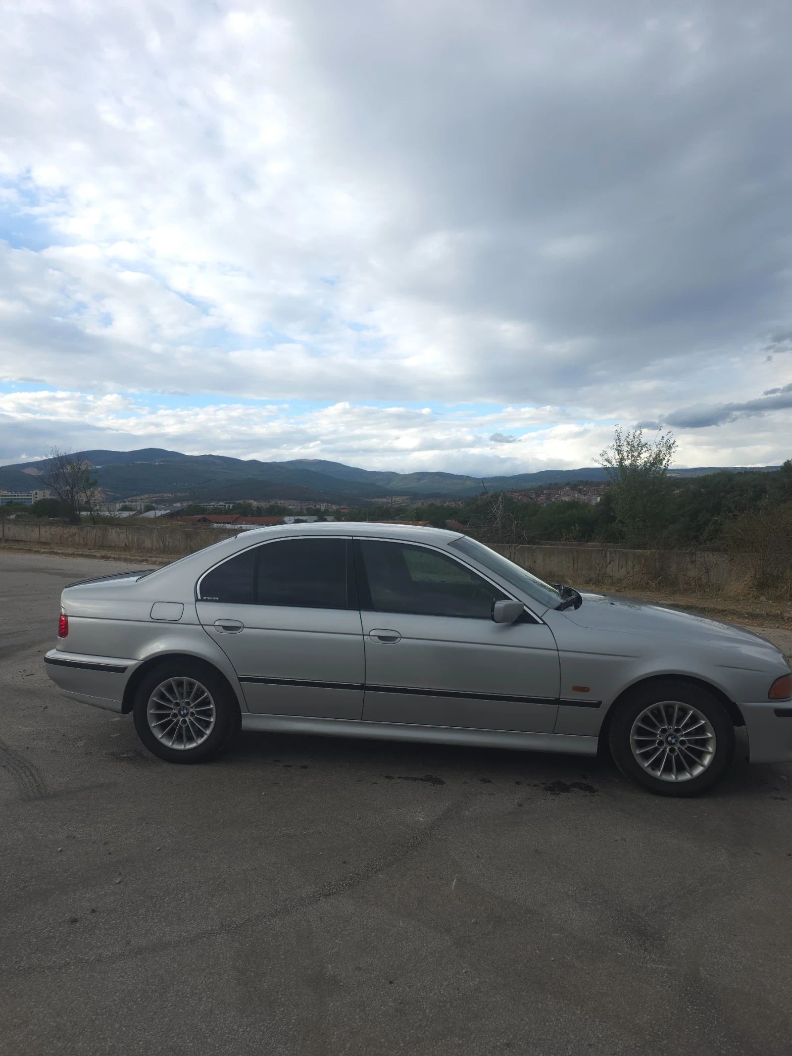 BMW 525, снимка 2 - Автомобили и джипове - 56232997