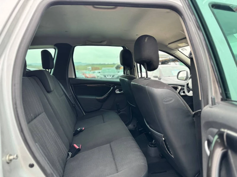 Dacia Duster 1.6i 4x4 -10%, снимка 14 - Автомобили и джипове - 52468731