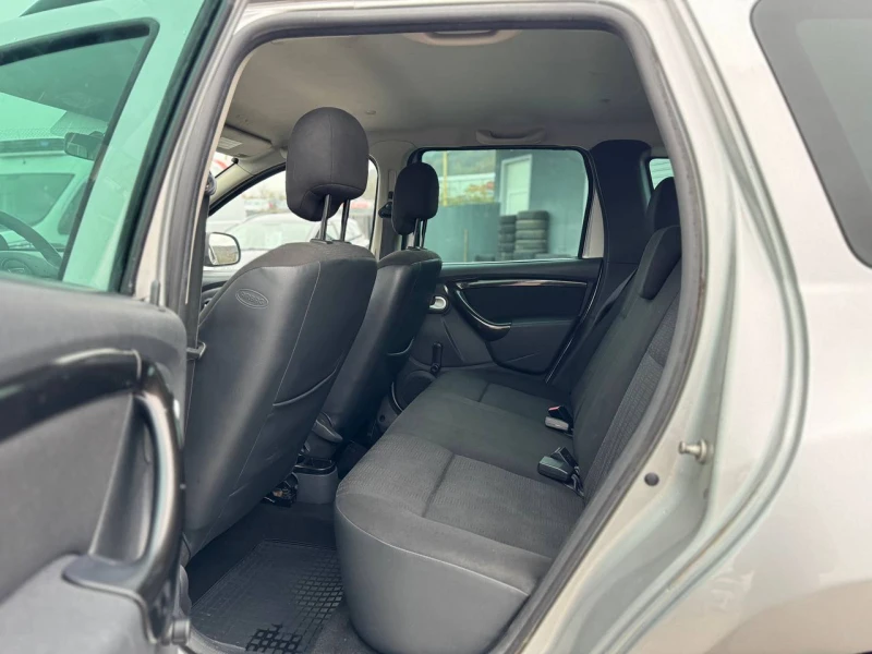 Dacia Duster 1.6i 4x4 -10%, снимка 13 - Автомобили и джипове - 52468731