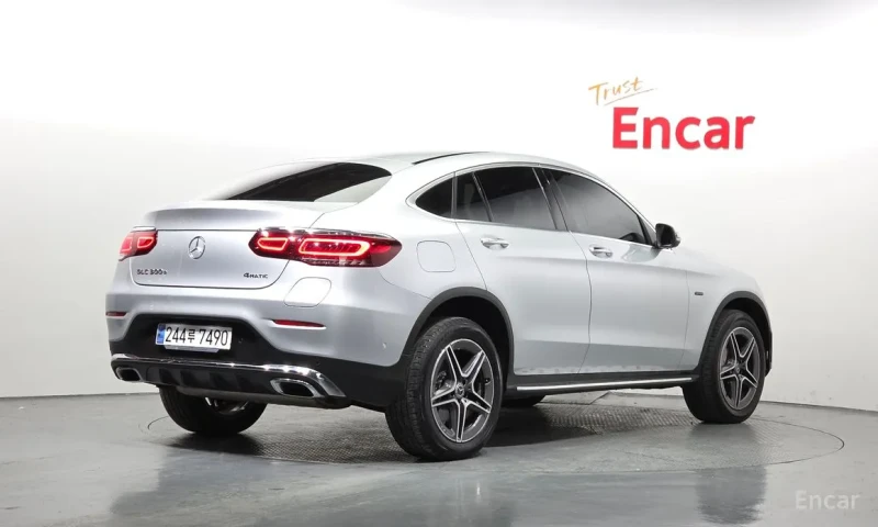 Mercedes-Benz GLC 300 Coupe* Distronic* Digital* Night Pack, снимка 2 - Автомобили и джипове - 53373799