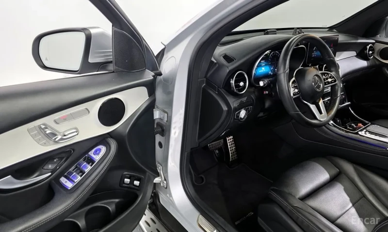 Mercedes-Benz GLC 300 Coupe* Distronic* Digital* Night Pack, снимка 5 - Автомобили и джипове - 53373799