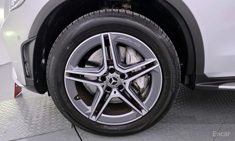 Mercedes-Benz GLC 300 Coupe* Distronic* Digital* Night Pack, снимка 9 - Автомобили и джипове - 53373799