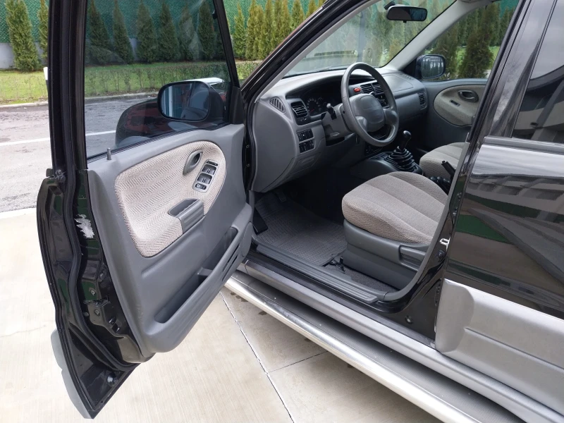 Suzuki Grand vitara * 4x4* 2 5i /144кс/Клима/Като нова!!!, снимка 10 - Автомобили и джипове - 53385832