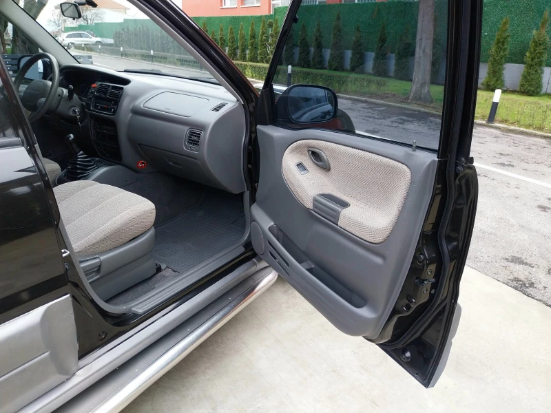 Suzuki Grand vitara * 4x4* 2 5i /144кс/Клима/Като нова!!!, снимка 12 - Автомобили и джипове - 53385832