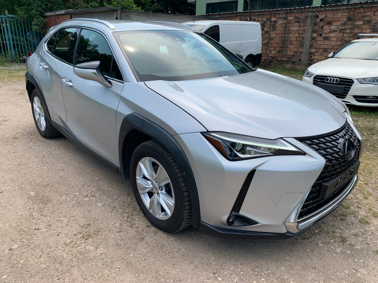 Lexus UX 250-Hybrid HEV - изображение 3