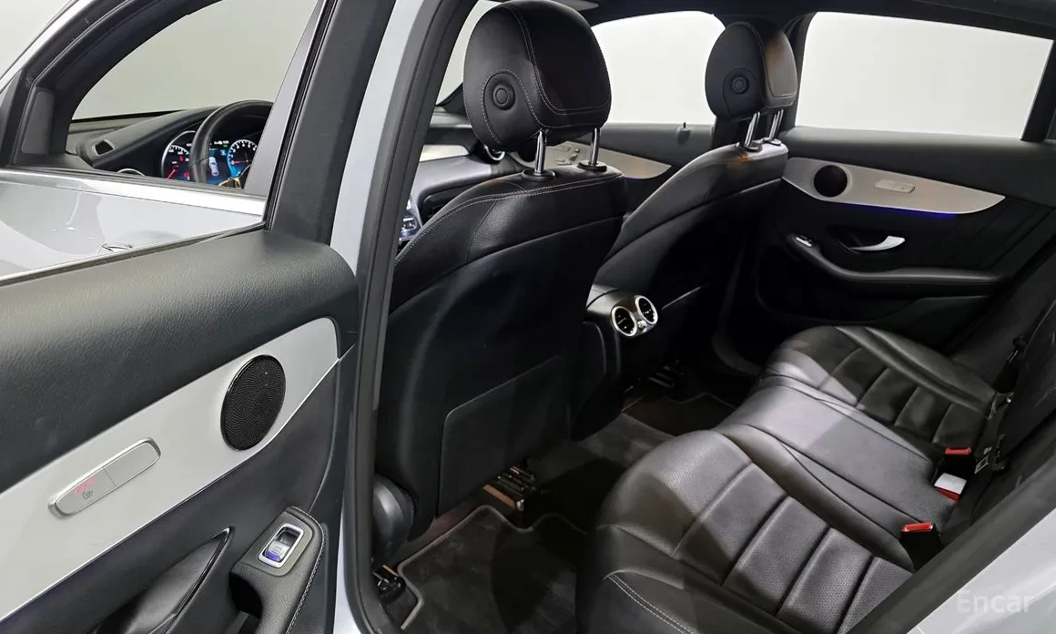 Mercedes-Benz GLC 300 Coupe* Distronic* Digital* Night Pack - изображение 8