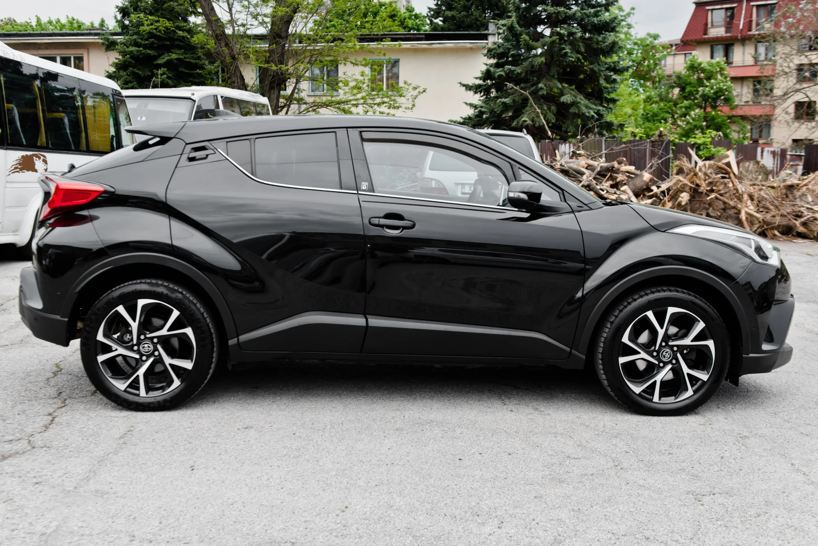 Toyota C-HR 1.2i-PARK ASSIST-CAMERA-LINE ASSIST-TEAM EDITION, снимка 8 - Автомобили и джипове - 54486824