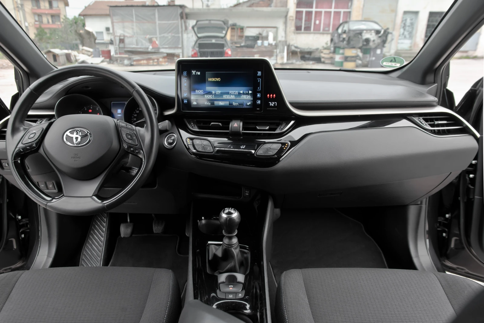Toyota C-HR 1.2i-PARK ASSIST-CAMERA-LINE ASSIST-TEAM EDITION, снимка 13 - Автомобили и джипове - 54486824