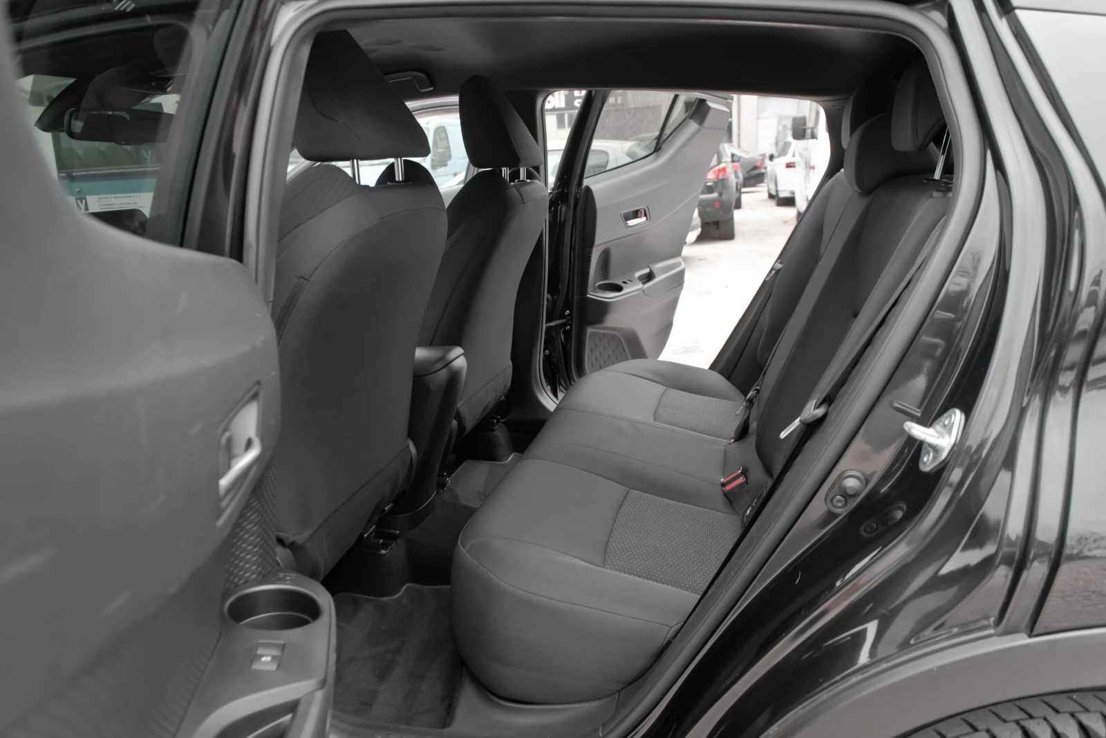 Toyota C-HR 1.2i-PARK ASSIST-CAMERA-LINE ASSIST-TEAM EDITION, снимка 10 - Автомобили и джипове - 54486824