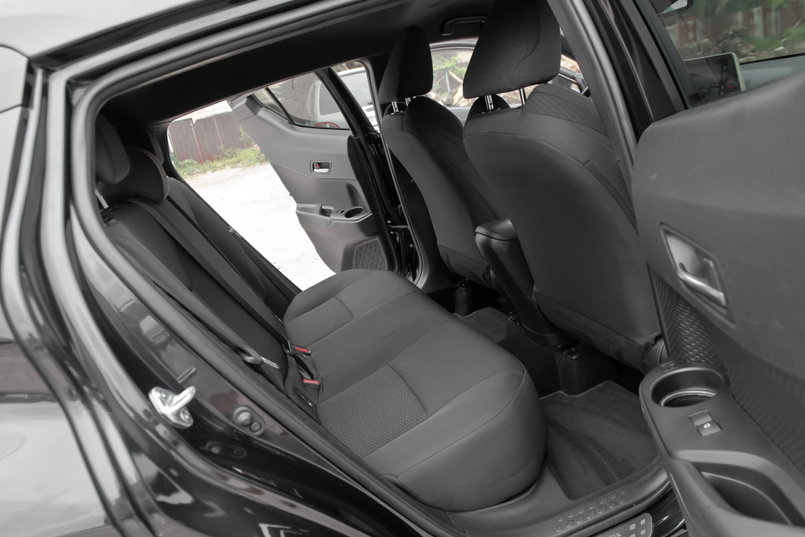 Toyota C-HR 1.2i-PARK ASSIST-CAMERA-LINE ASSIST-TEAM EDITION, снимка 11 - Автомобили и джипове - 54486824