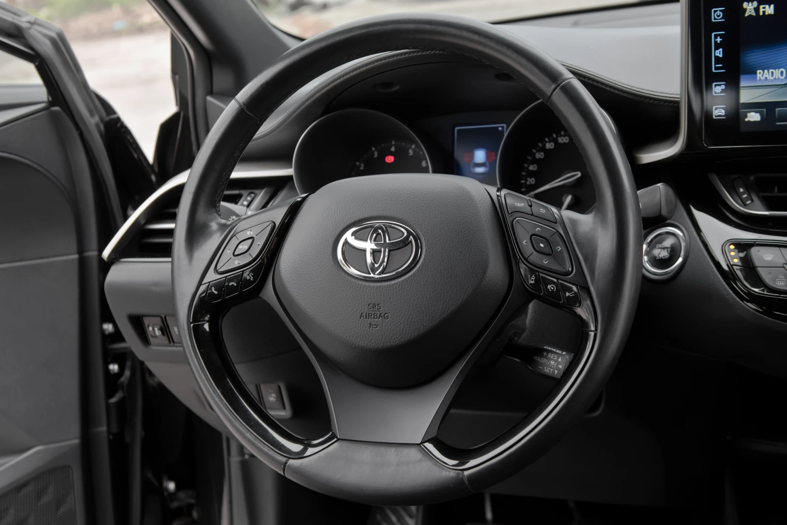 Toyota C-HR 1.2i-PARK ASSIST-CAMERA-LINE ASSIST-TEAM EDITION, снимка 14 - Автомобили и джипове - 54486824