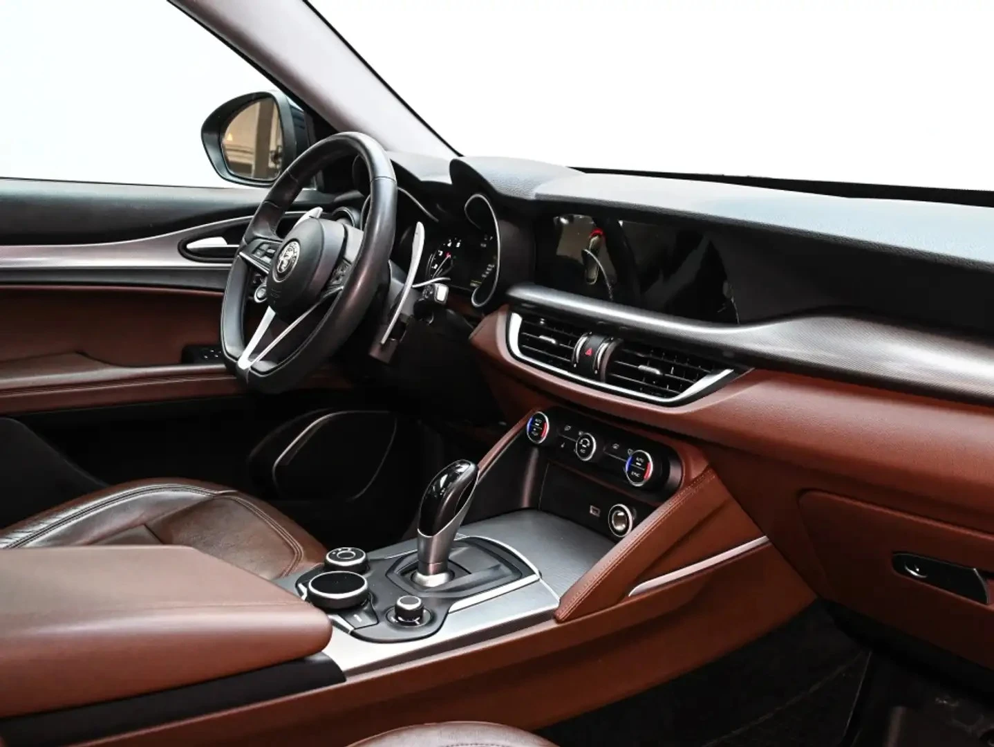 Alfa Romeo Stelvio 2018* Q4* AWD* PANO* SPORT* VULCANO* КРАЙНА ЦЕНА, снимка 10 - Автомобили и джипове - 56239396