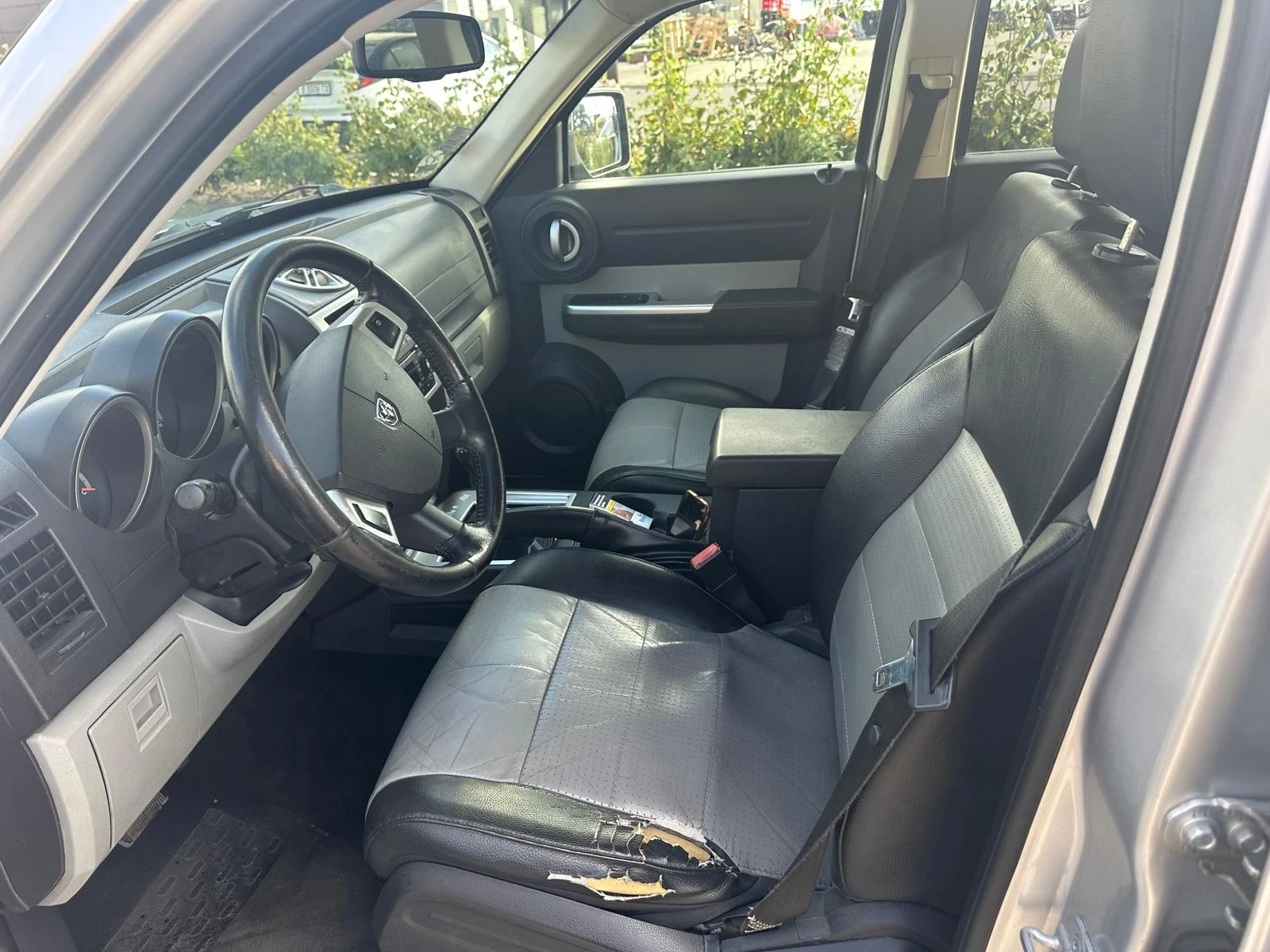 Dodge Nitro Dodge Nitro 3.7 Lpg, снимка 11 - Автомобили и джипове - 56453604