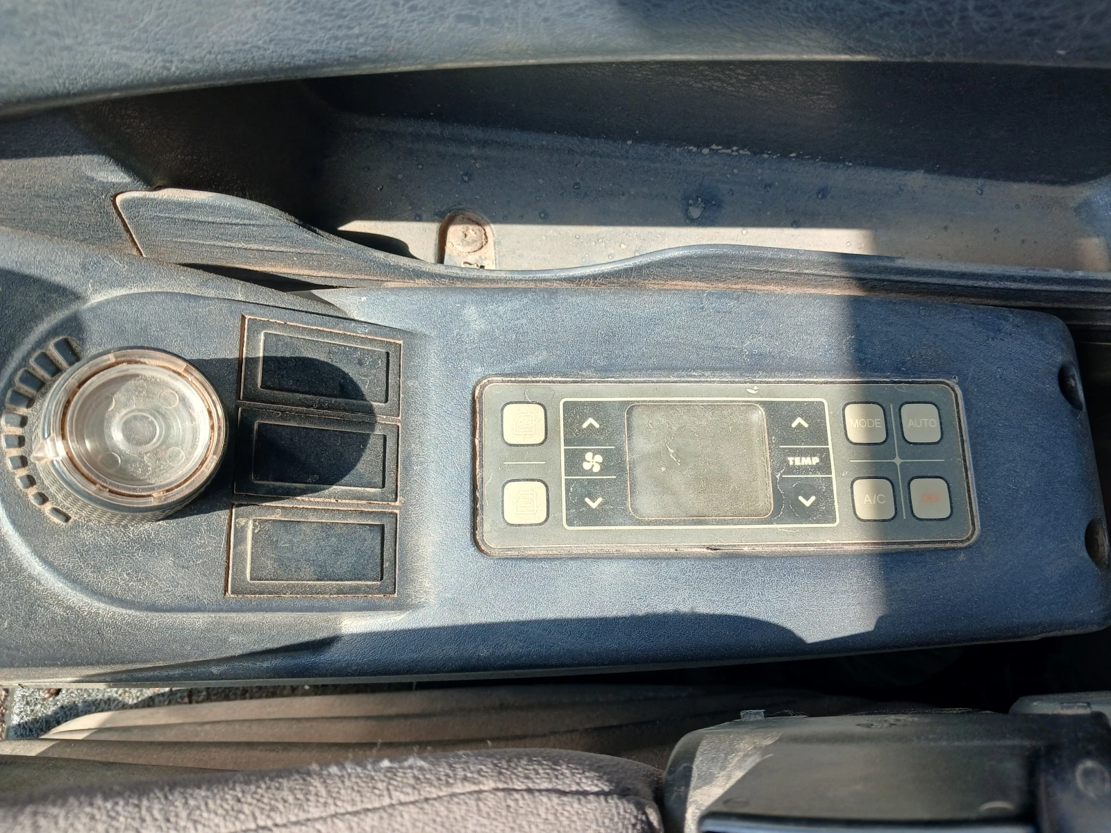 Багер Hyundai Robex 140LC-9, снимка 11 - Индустриална техника - 54632712