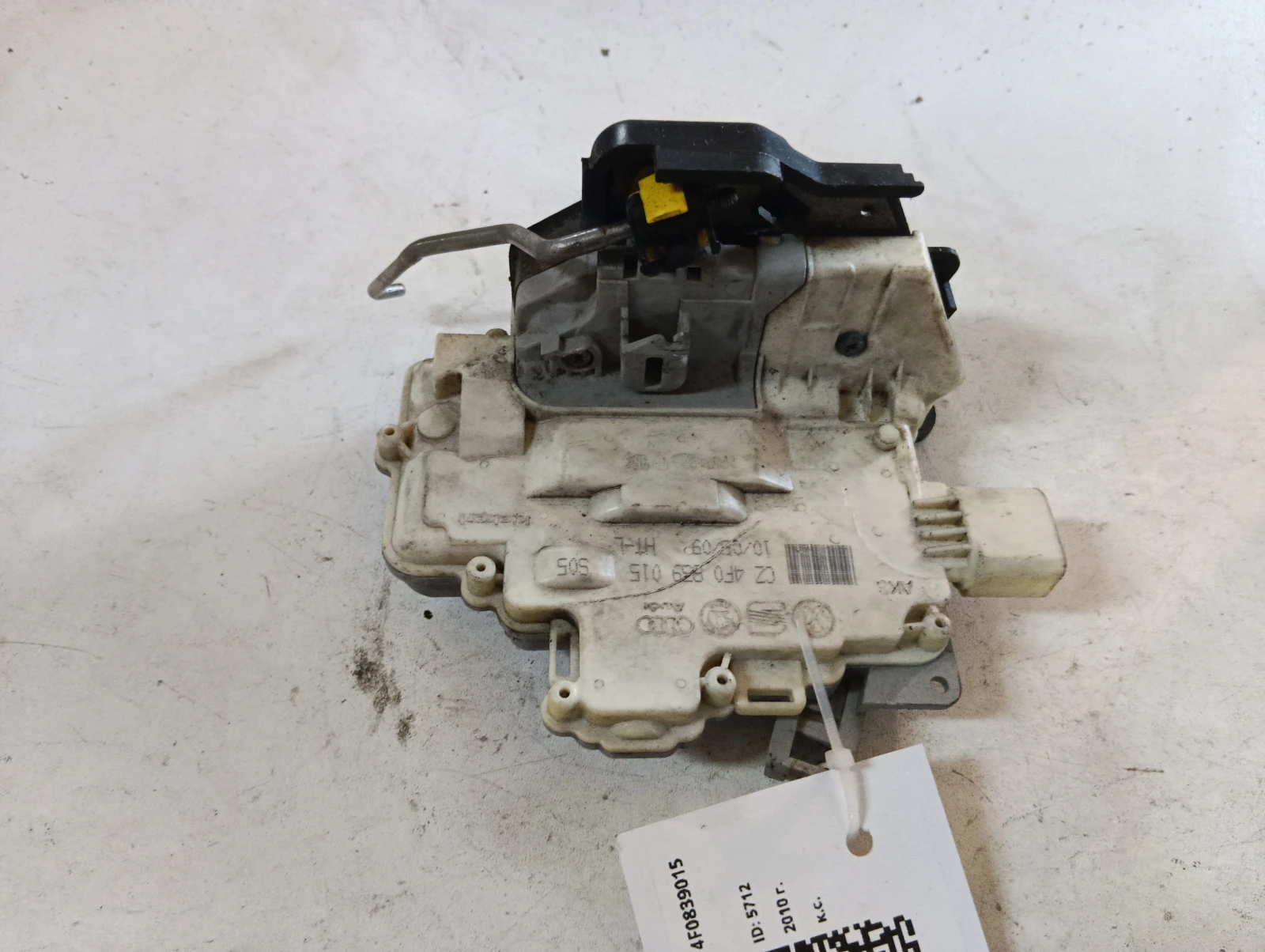 брава (задна лява) 4F0839015 Audi A3