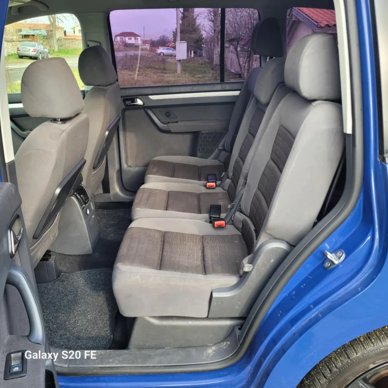 VW Touran 2.0, снимка 7 - Автомобили и джипове - 48504784