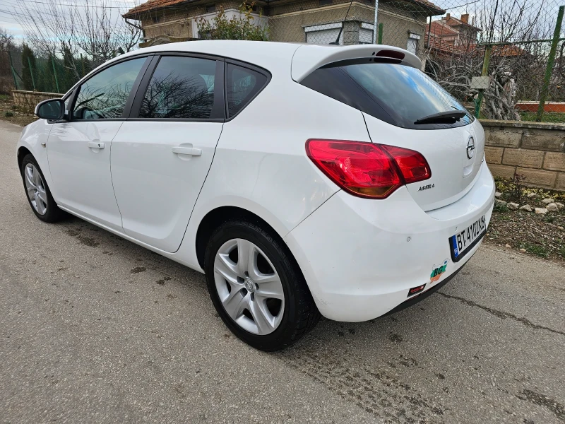 Opel Astra 1.7 CDTI, снимка 2 - Автомобили и джипове - 48643834