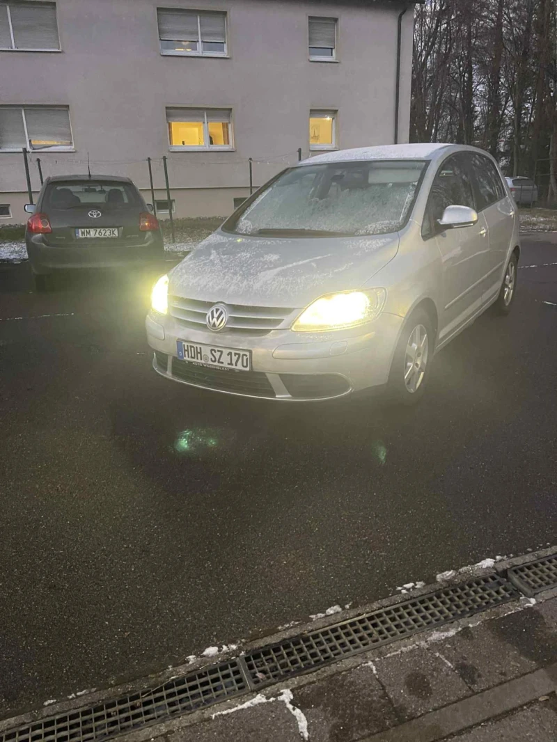 VW Golf Plus 1.6 FSI, снимка 2 - Автомобили и джипове - 52957791
