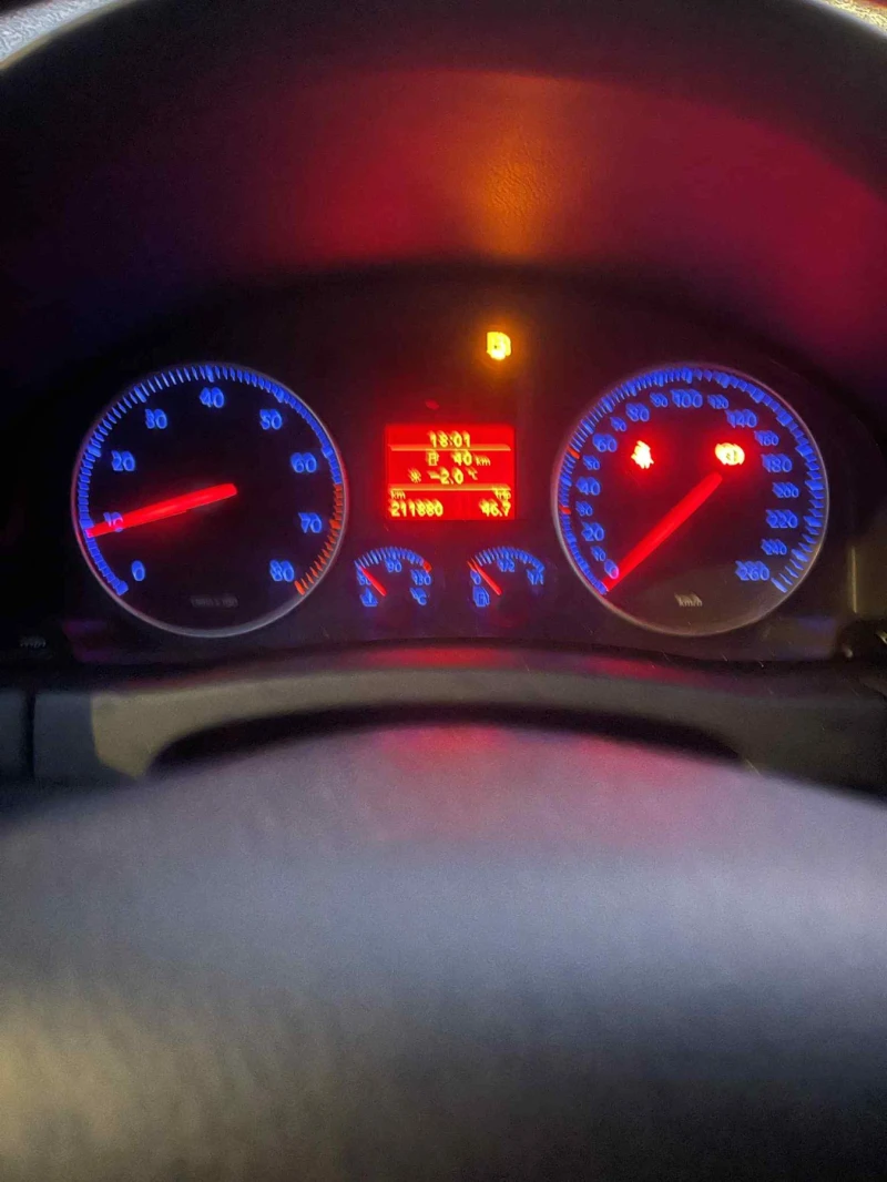 VW Golf Plus 1.6 FSI, снимка 4 - Автомобили и джипове - 52957791