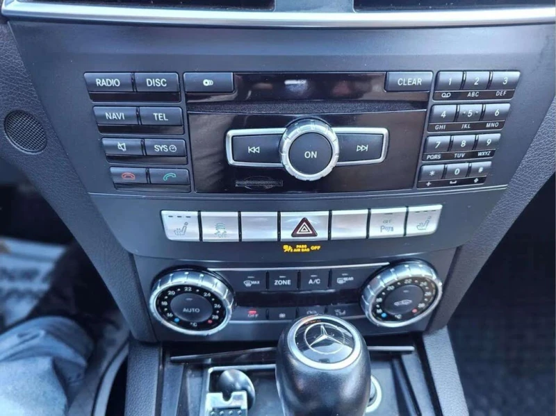 Mercedes-Benz C 63 AMG HARMAN KARDON* PANORAMA* LED* , снимка 13 - Автомобили и джипове - 53023609