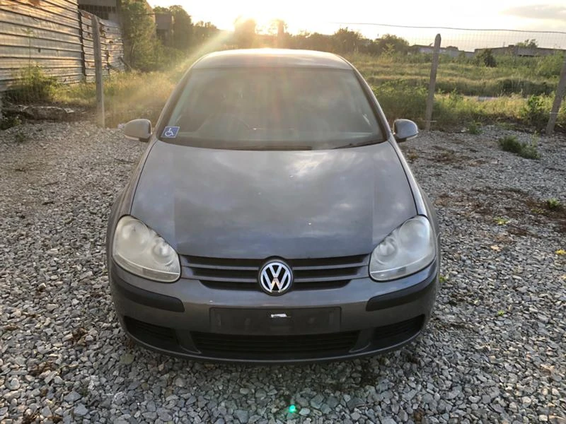 VW Golf 1.6 FSI, снимка 2 - Автомобили и джипове - 40418258