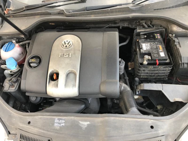 VW Golf 1.6 FSI, снимка 14 - Автомобили и джипове - 40418258