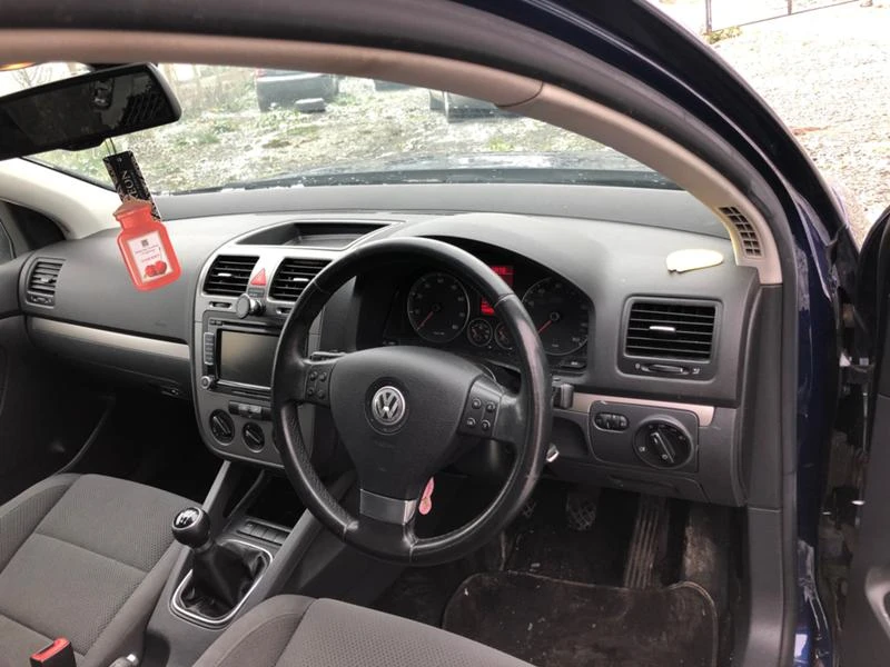 VW Golf 1.6 FSI, снимка 10 - Автомобили и джипове - 40418258