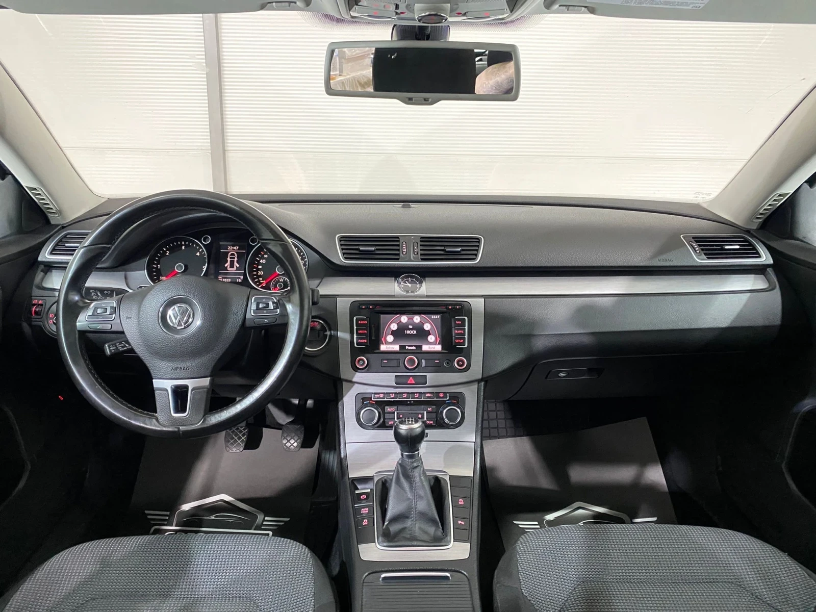 VW Passat 2.0TDI * Panorama* NAVi*  - изображение 9