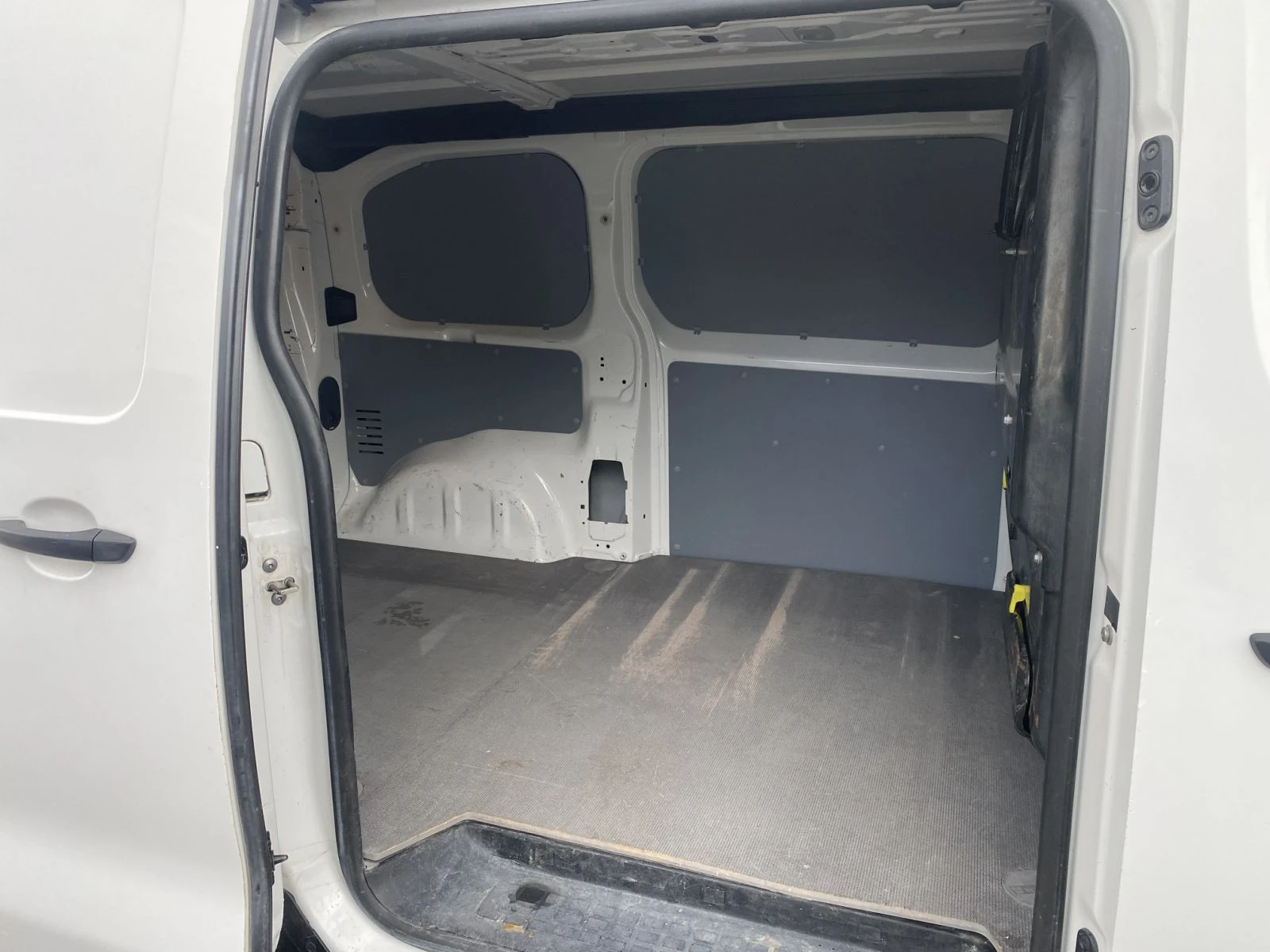 Toyota Proace City 2.0d 122k.. ITALY  | Mobile.bg   13