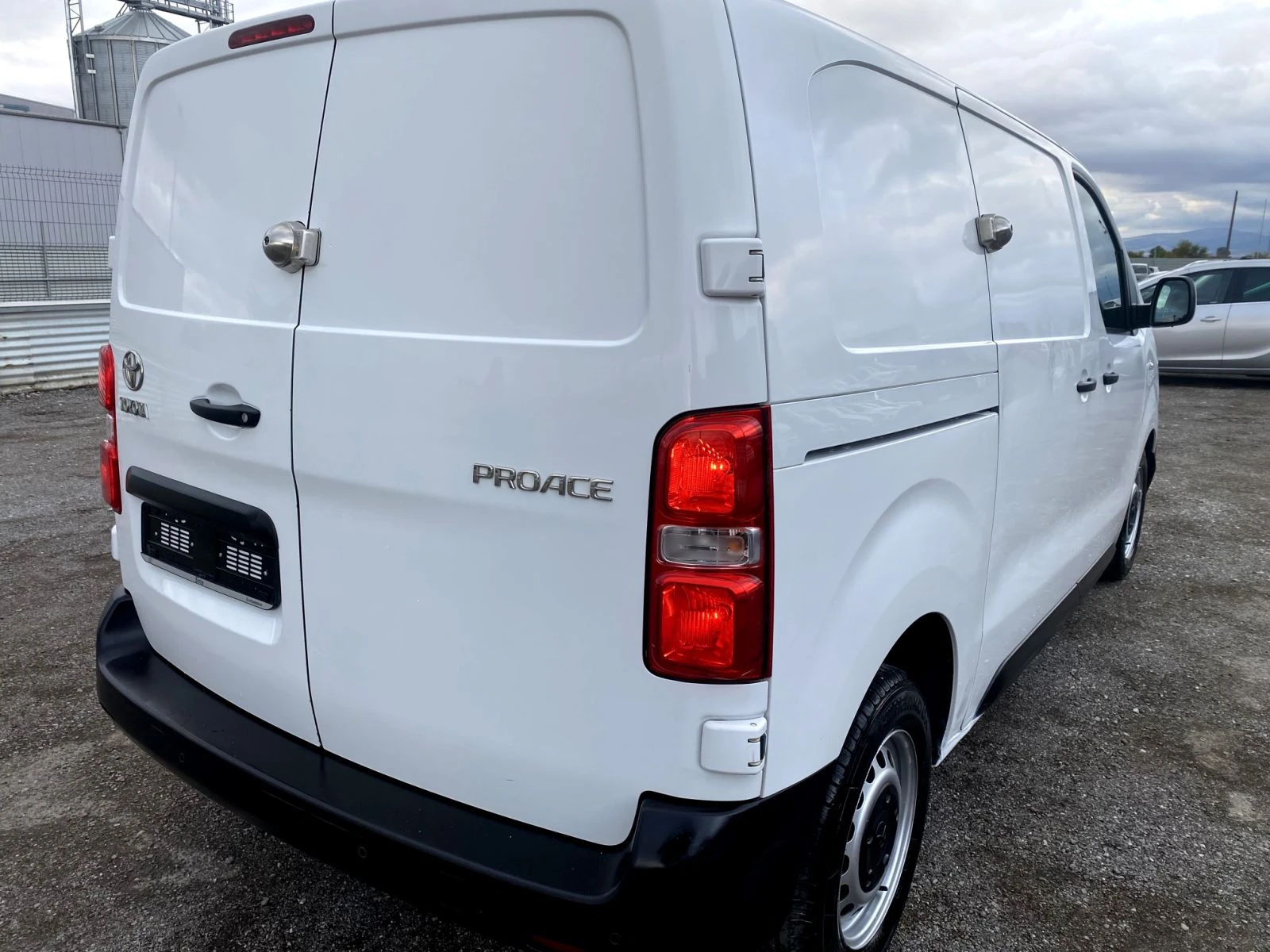 Toyota Proace City 2.0d 122k.с. ITALY Перфектен - изображение 4