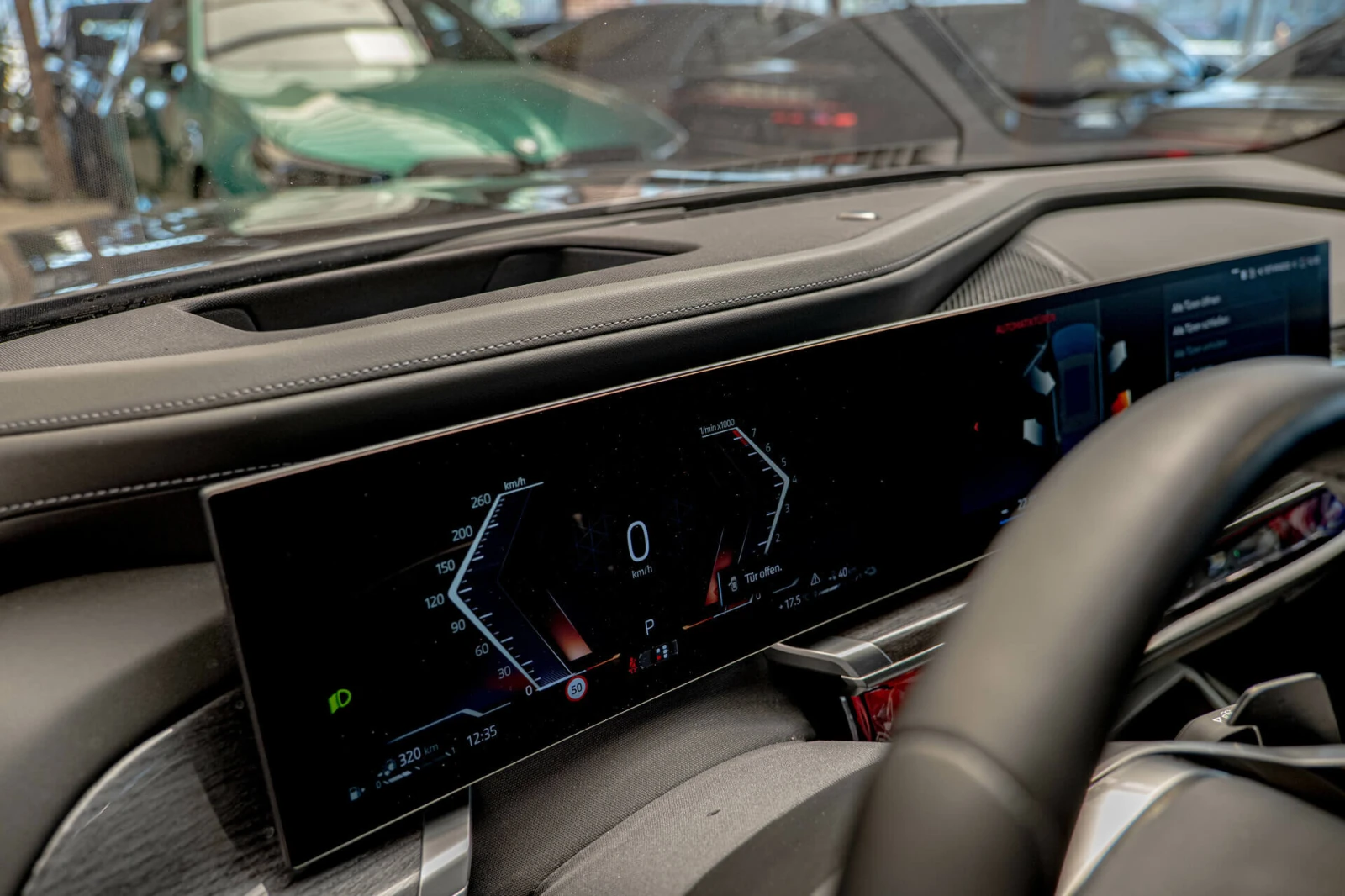 BMW 750 E/xDrive/SKY Lounge/INDIVIDUAL/Bowers & Wilkins/Au, снимка 11 - Автомобили и джипове - 53837371