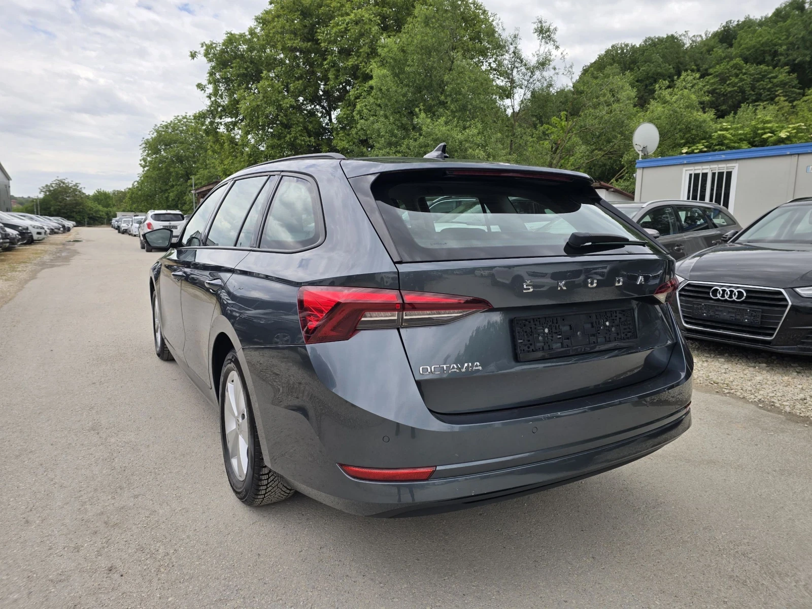 Skoda Octavia 2.0TDI 150к.с Exclusive Топ състояние , снимка 3 - Автомобили и джипове - 54519495