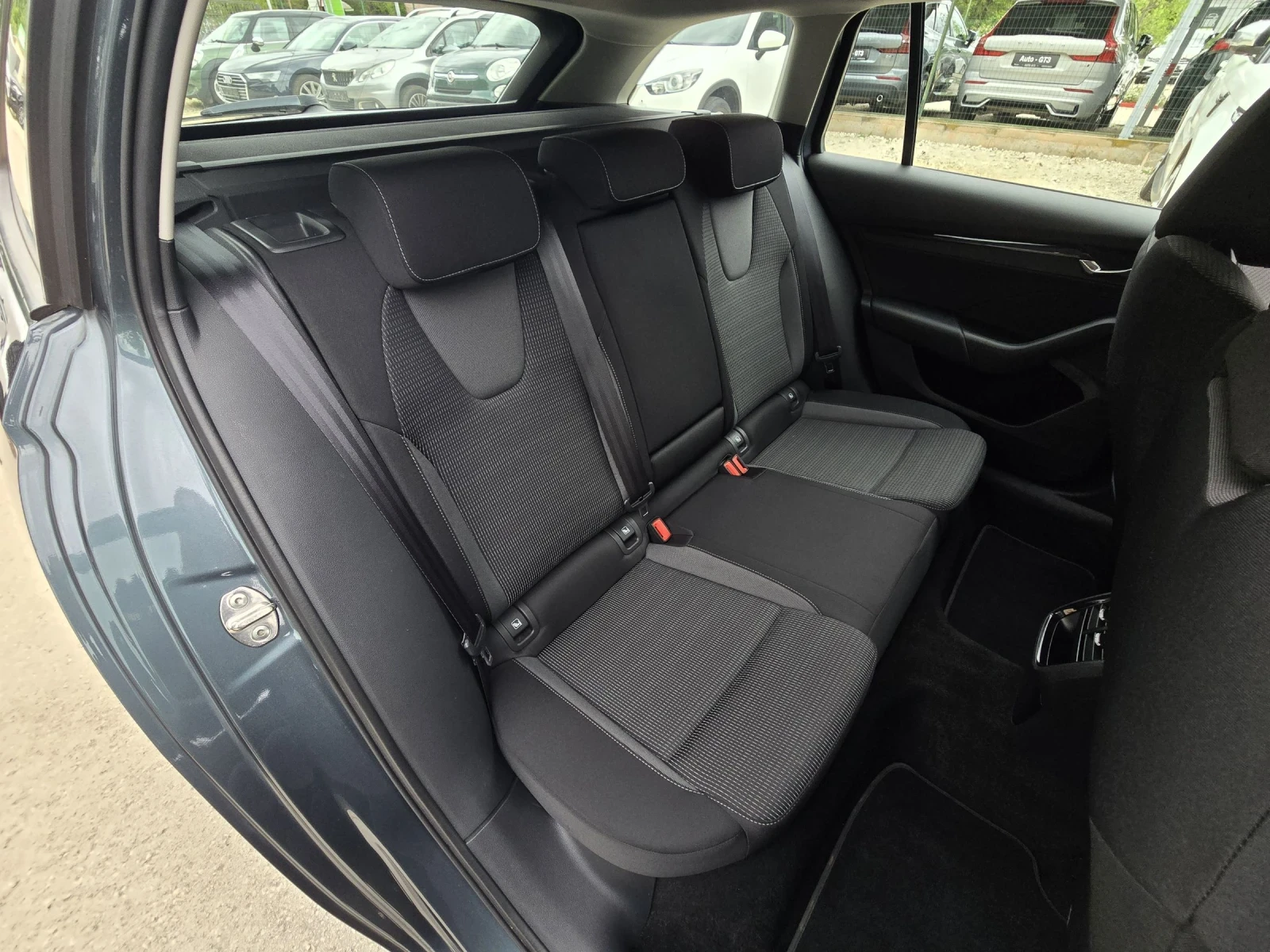 Skoda Octavia 2.0TDI 150к.с Exclusive Топ състояние , снимка 11 - Автомобили и джипове - 54519495