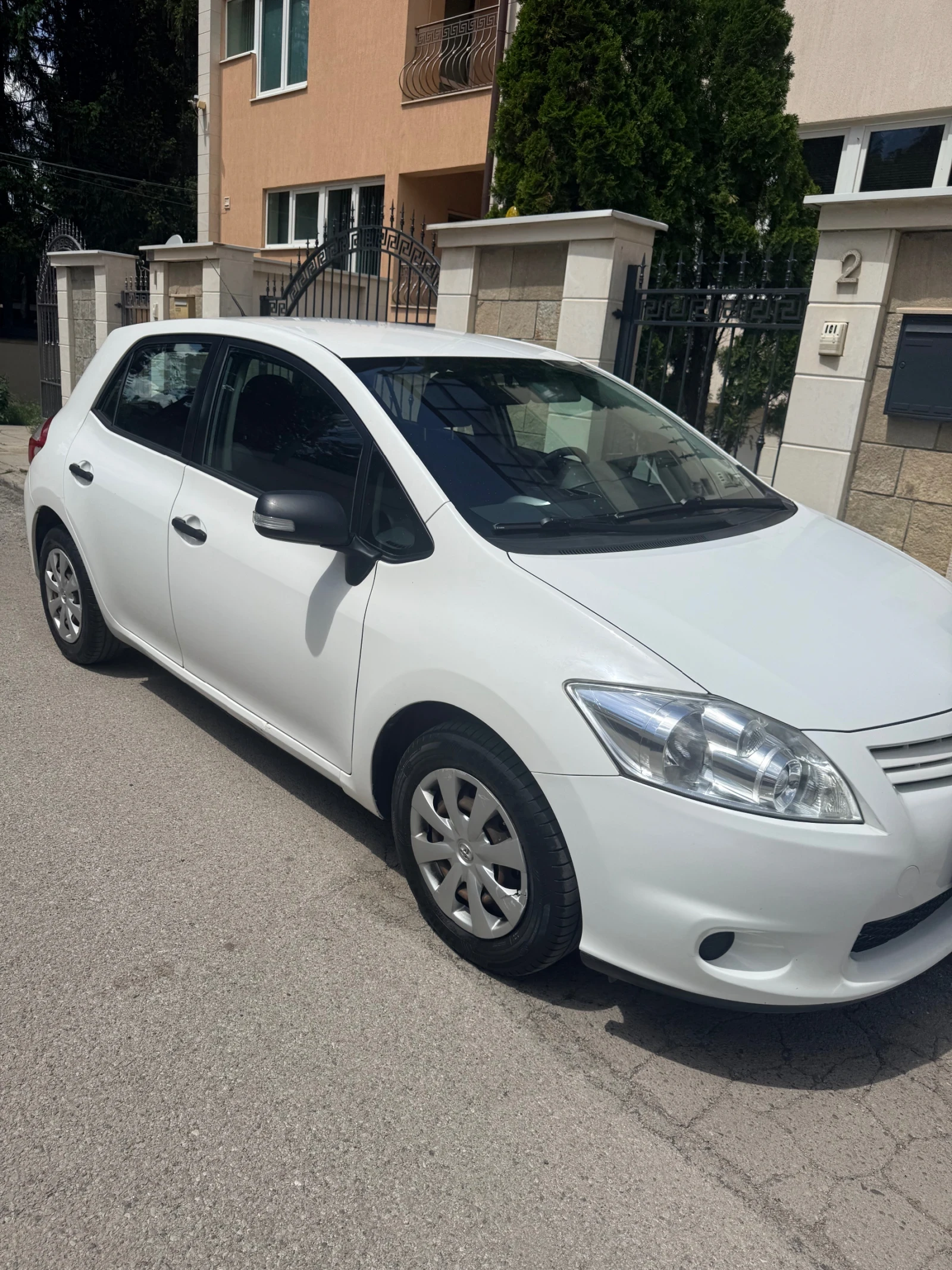 Toyota Auris, снимка 2 - Автомобили и джипове - 54888571