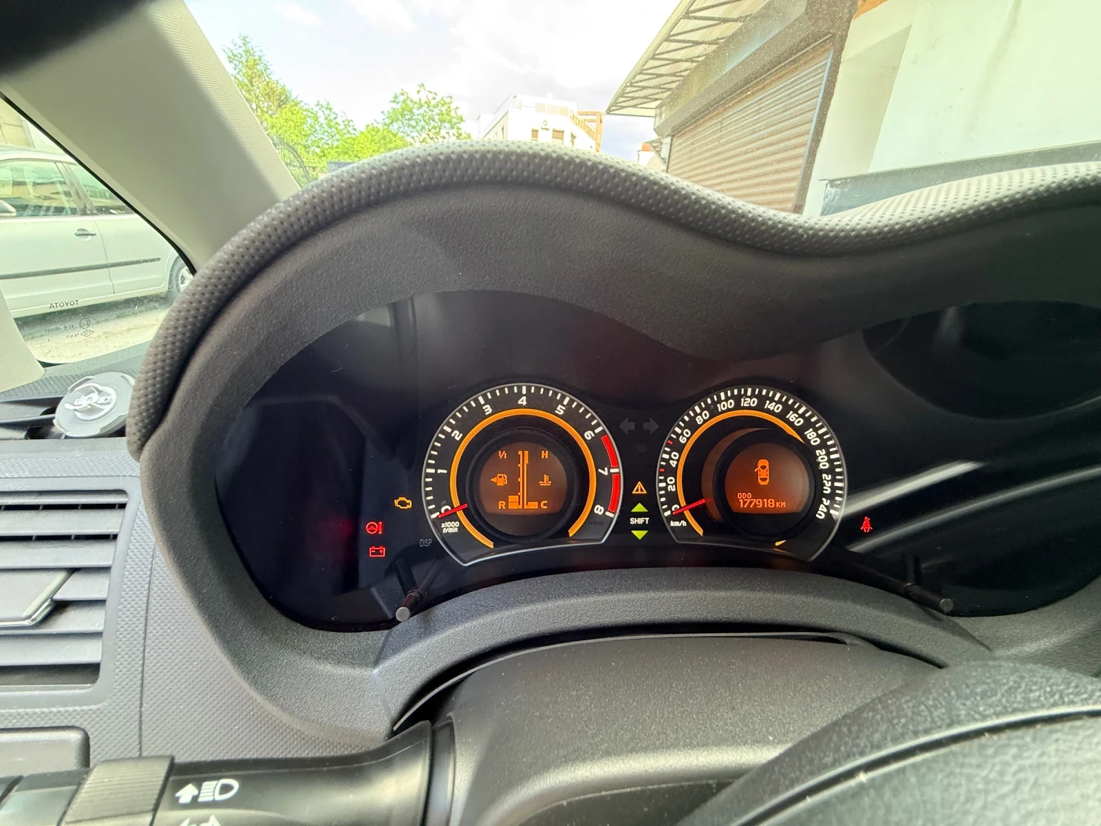 Toyota Auris, снимка 11 - Автомобили и джипове - 54888571