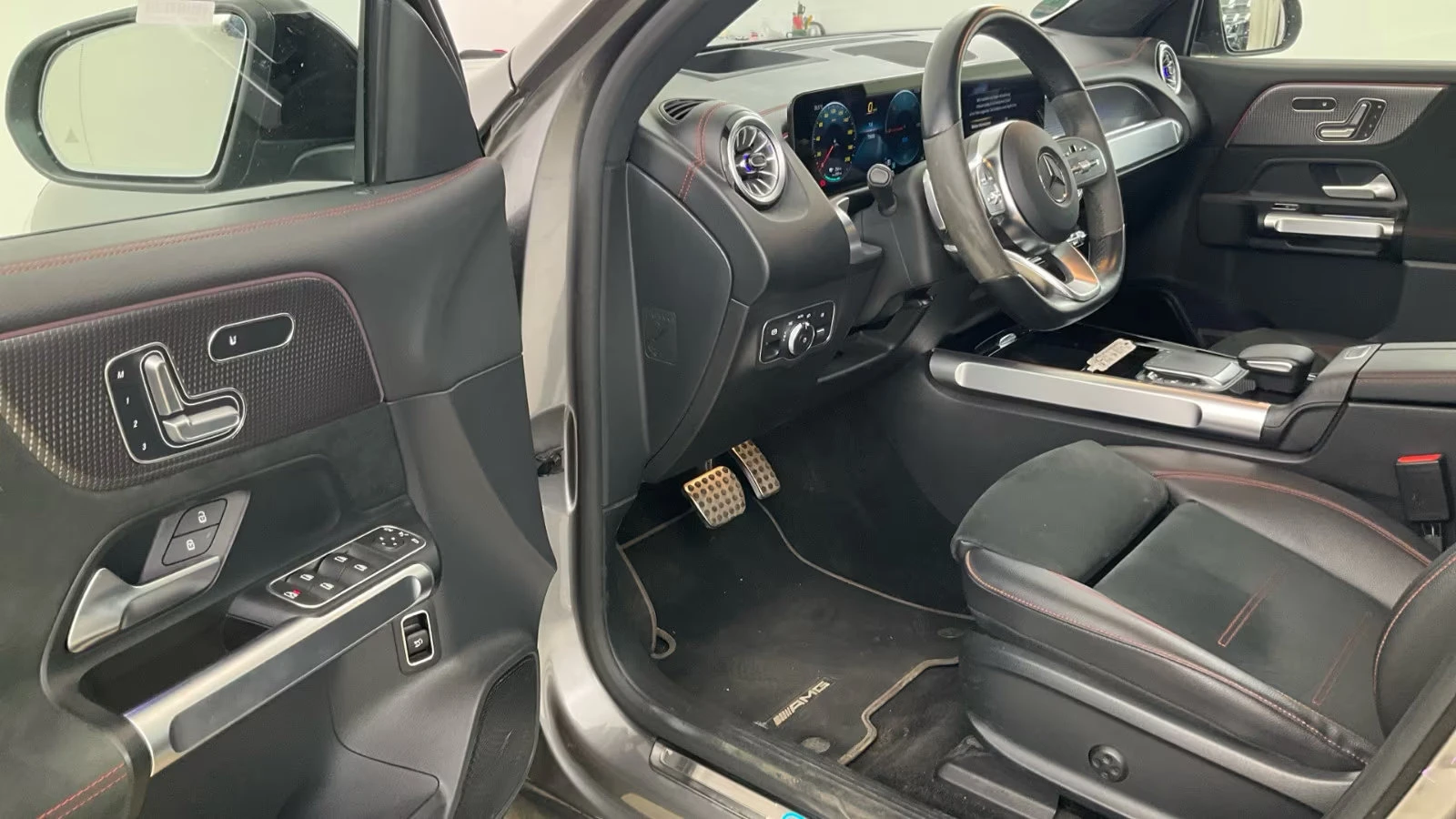 Mercedes-Benz EQB 300/228HP/4MATIC/AMG/360/PANO/NIGHT/KLESS/ACC/490z, снимка 12 - Автомобили и джипове - 54931838