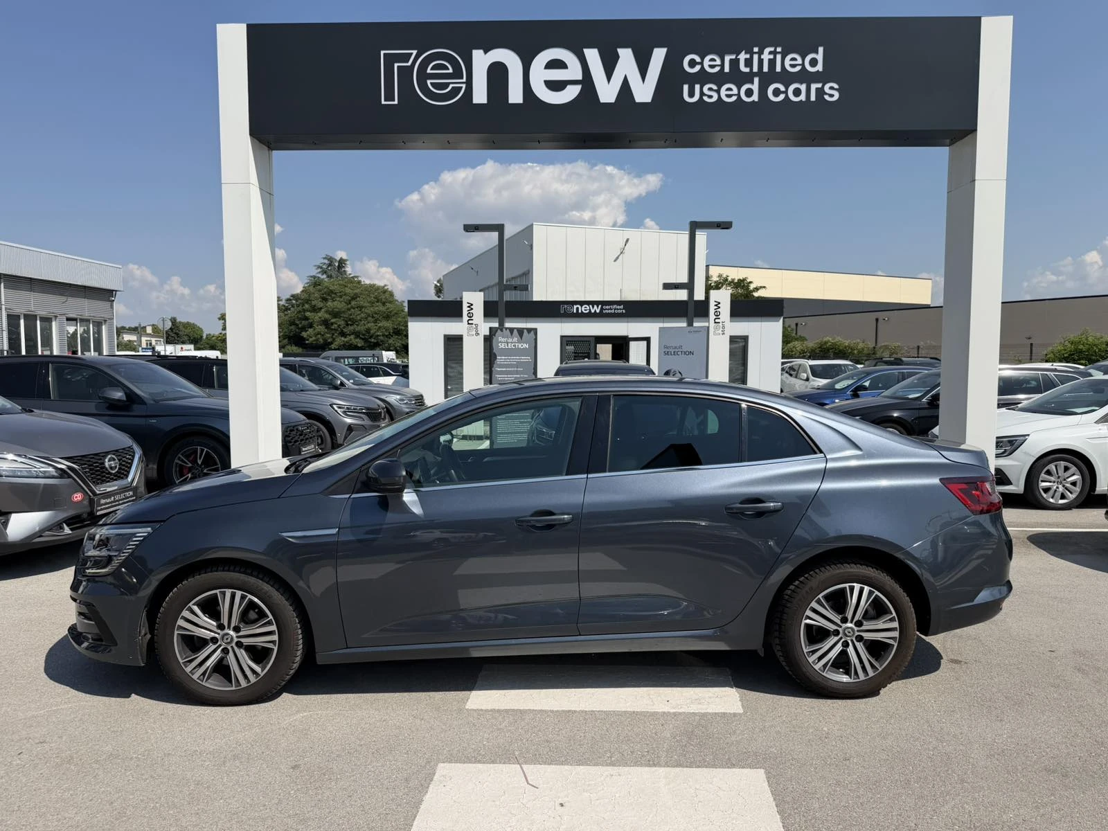 Renault Megane 1.3TCe Sedan 140k.c., снимка 2 - Автомобили и джипове - 55362892