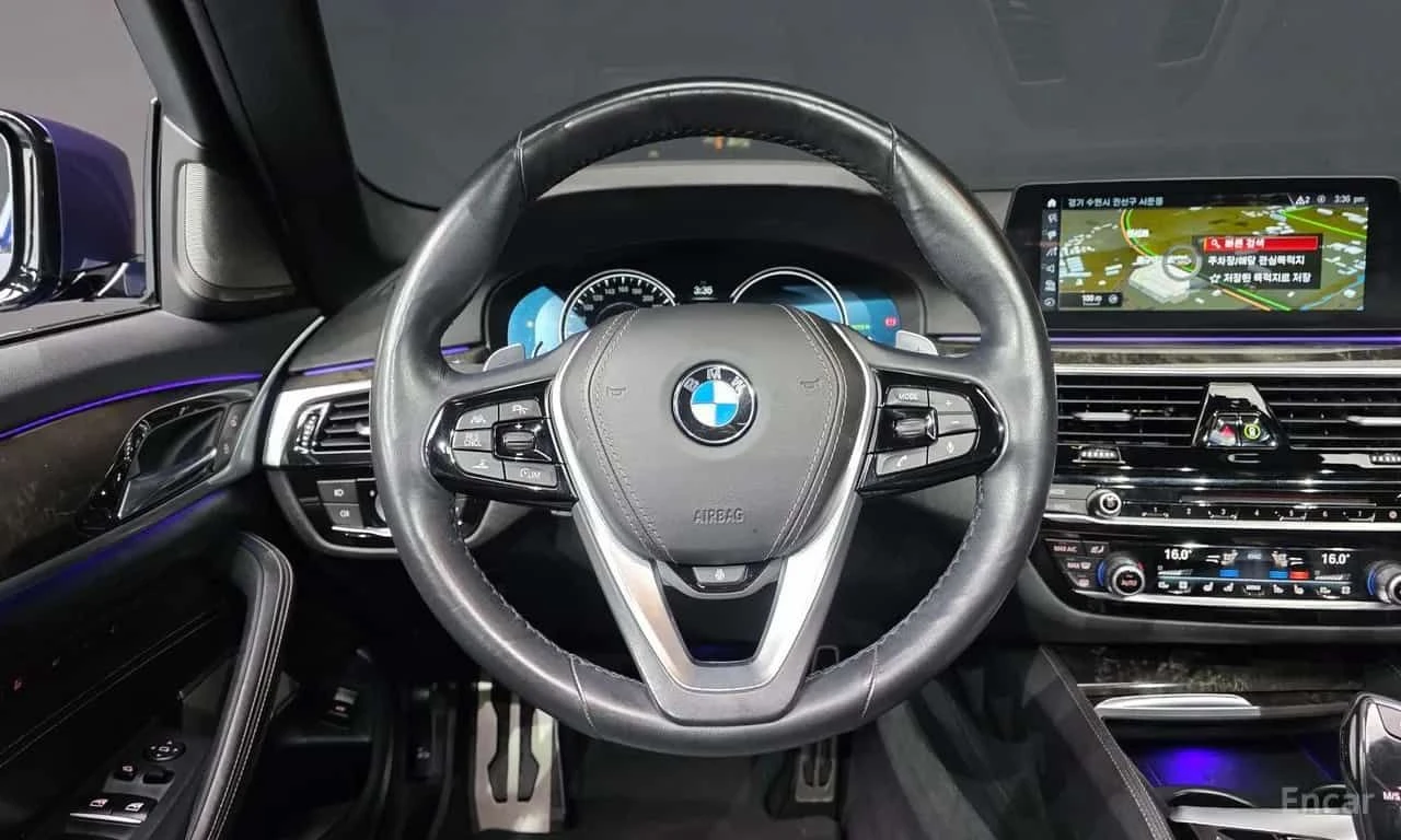 BMW 530 * 530d M Sport Package * CARFAX * ЦЕНА ДО БГ, снимка 15 - Автомобили и джипове - 55509285