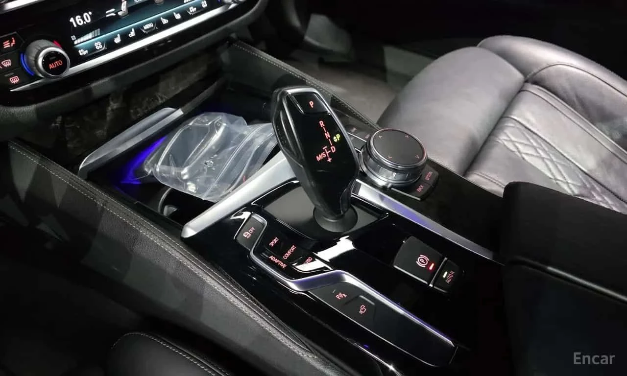 BMW 530 * 530d M Sport Package * CARFAX * ЦЕНА ДО БГ, снимка 9 - Автомобили и джипове - 55509285