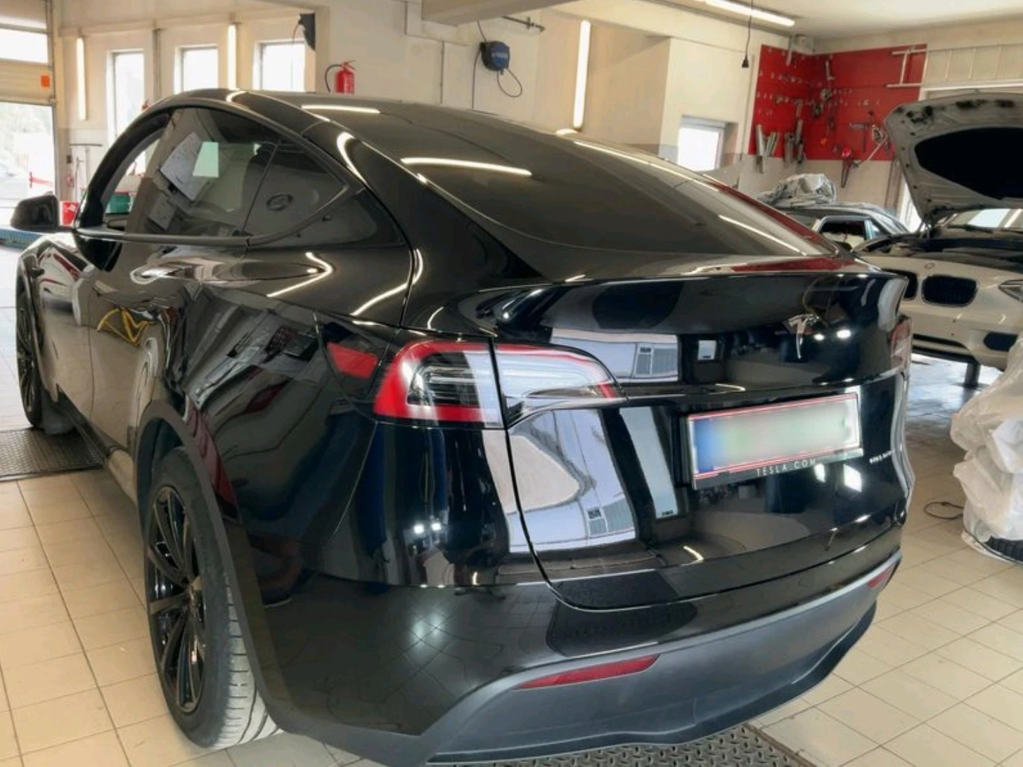 Tesla Model Y Long Range Dual Motor Еnhanced Autopilot, снимка 4 - Автомобили и джипове - 55585599