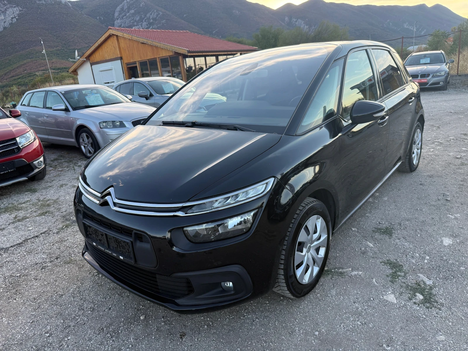 Citroen C4 Picasso 1.2 I 110 к.с. ЕВРО 6, снимка 2 - Автомобили и джипове - 55954585